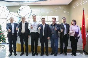 广州市与番禺区人力资源和社会保障局领导莅临乐鱼·体育-乐鱼（中国）一站式服务官方网站
集团调研指导