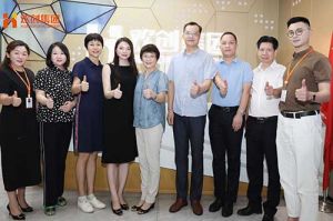 热烈欢迎番禺区人大常委会一行领导莅临乐鱼·体育-乐鱼（中国）一站式服务官方网站
集团参观指导